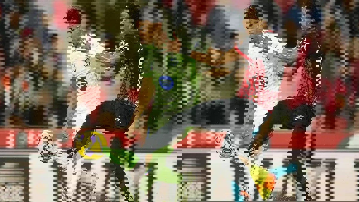 2118106