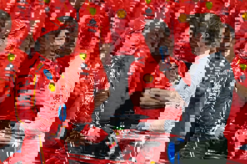 2118648
