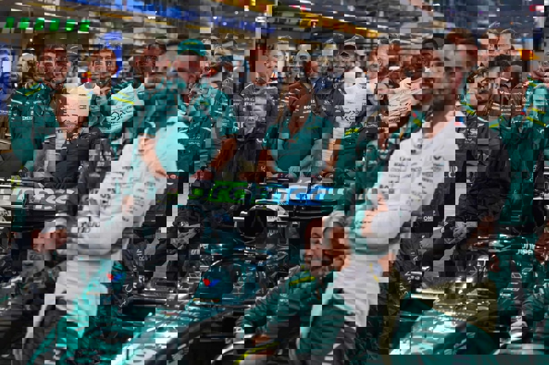 2118651