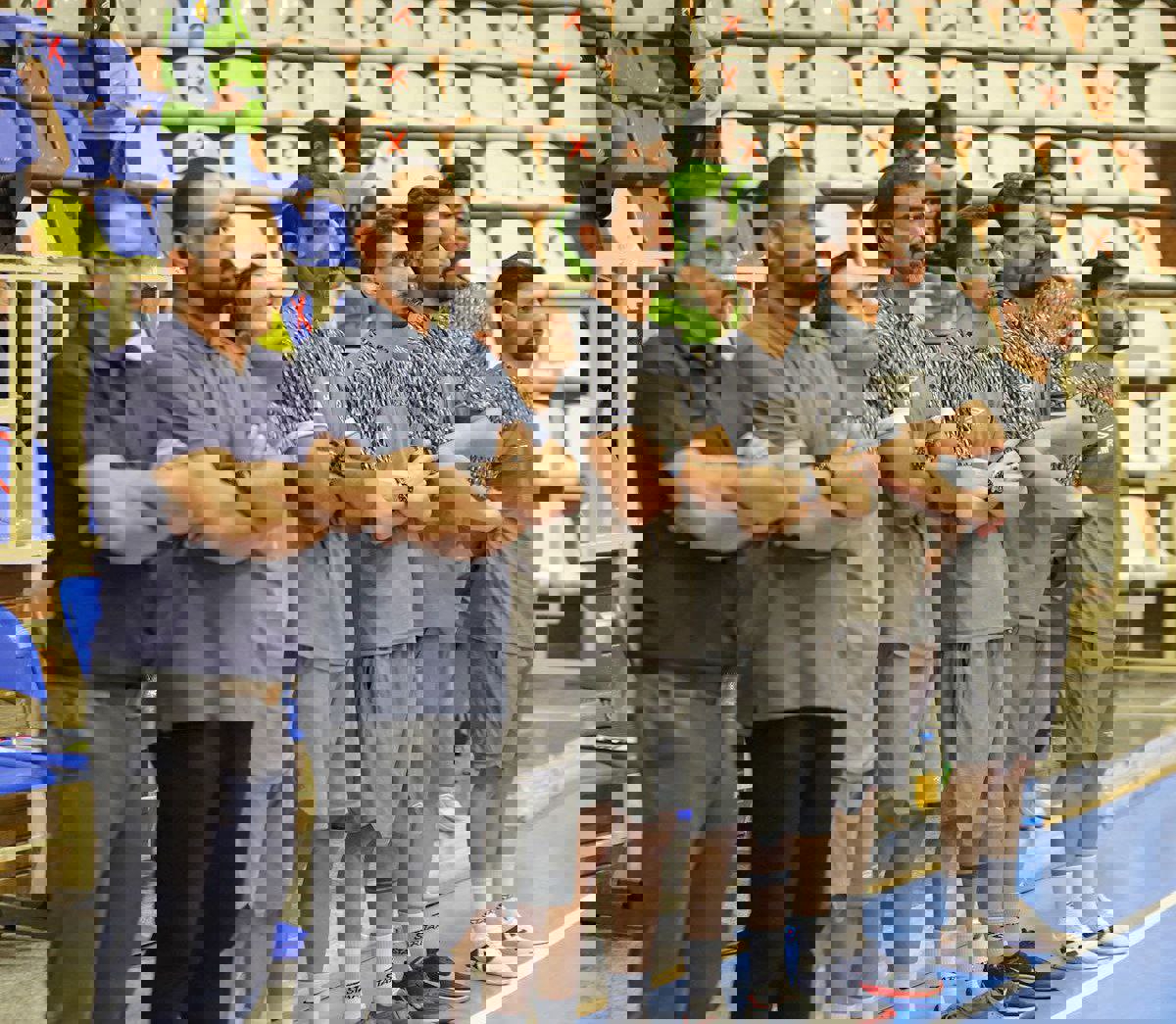 2118586
