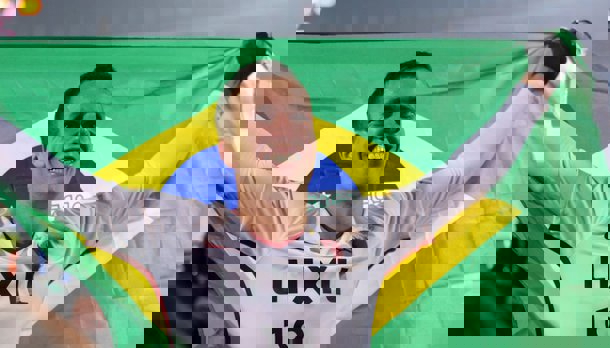 2118633