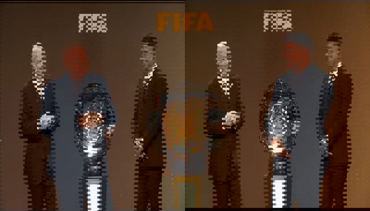 2118749