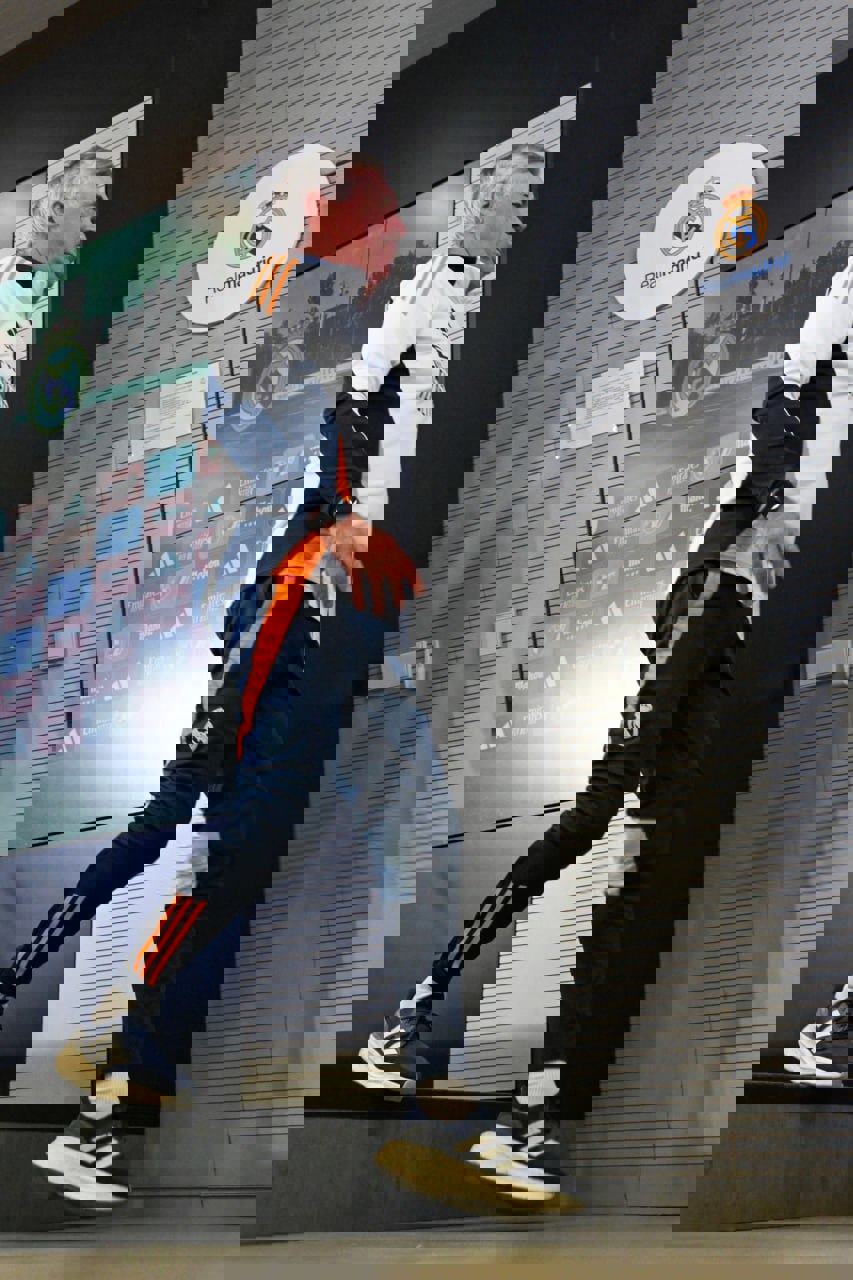 2118836