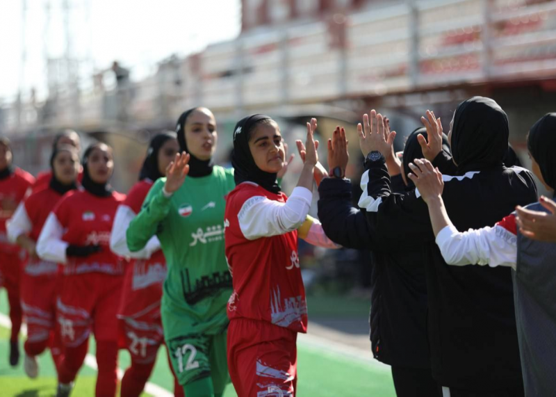 تداوم صدرنشینی: آتشبازی پرسپولیس در شیراز