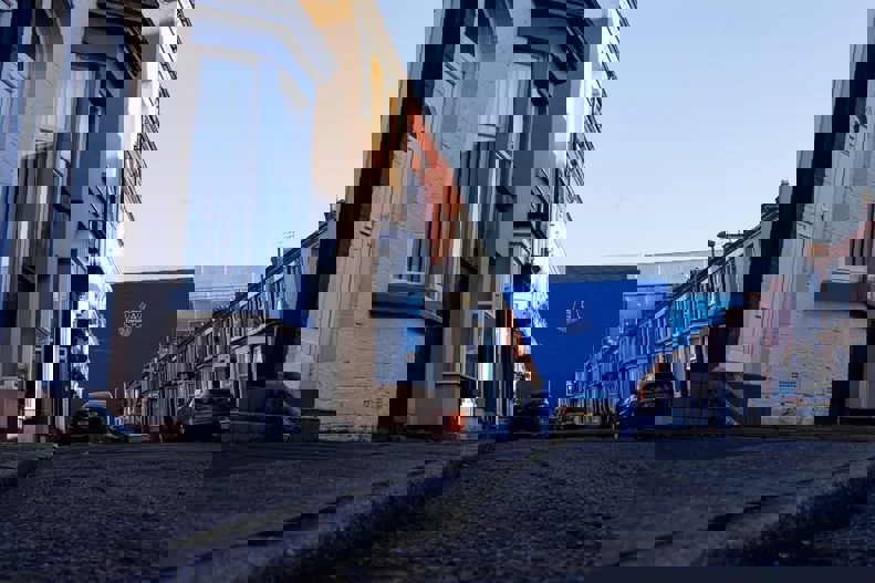 2118936