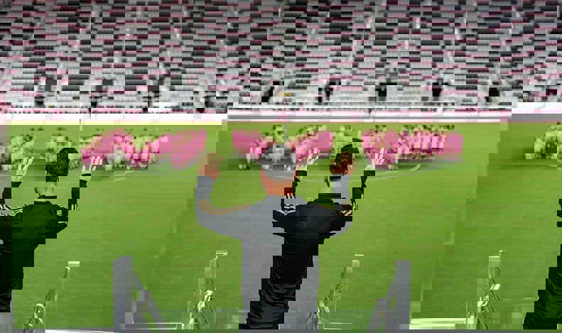 2118902
