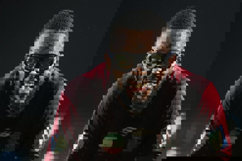 2119196