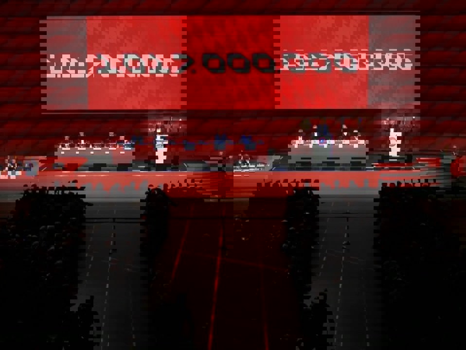 2119743