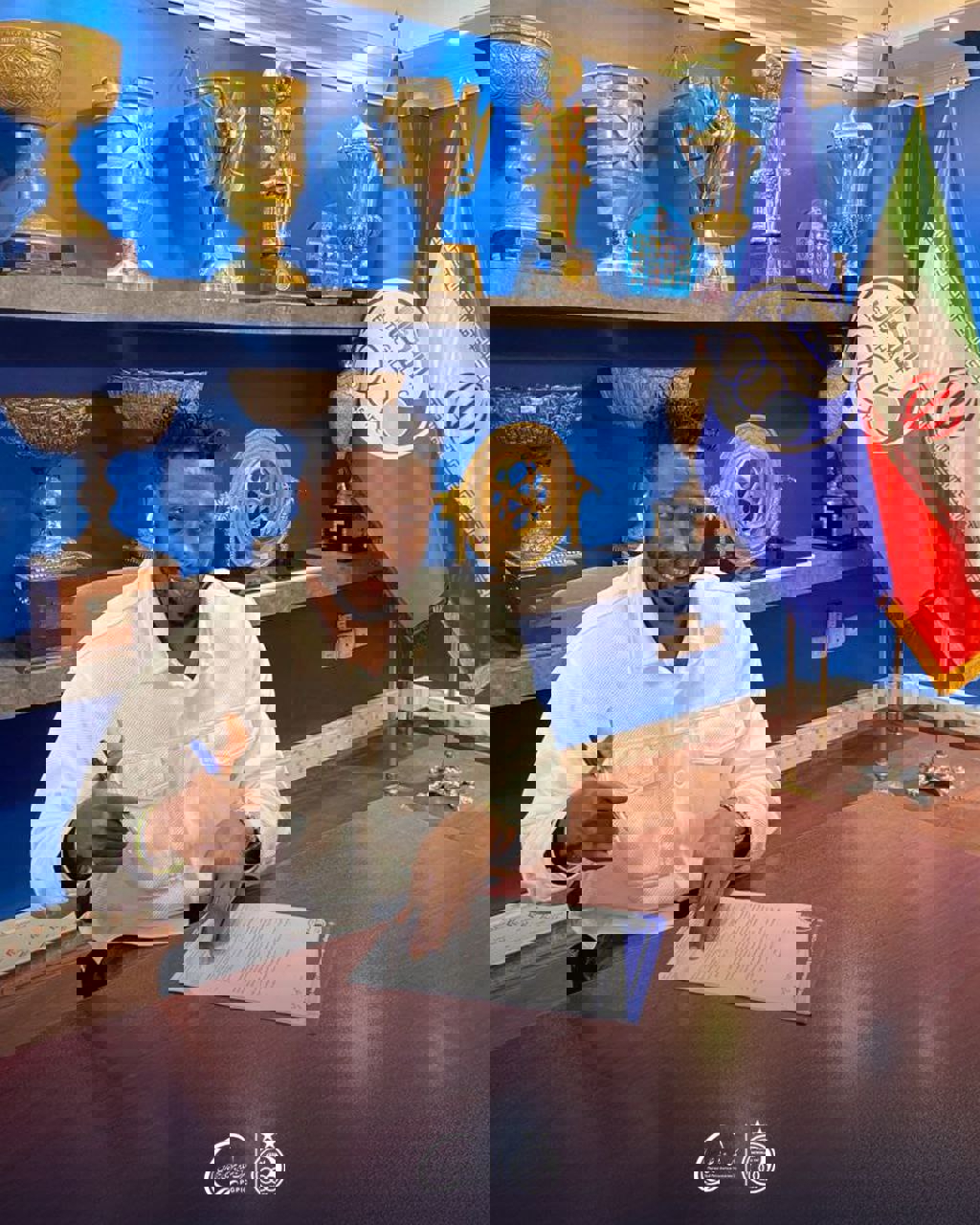 2119894