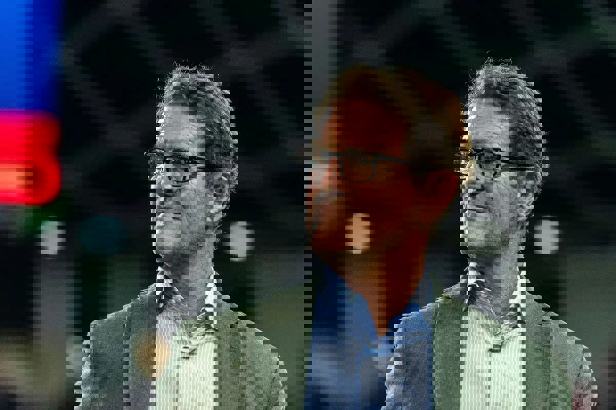 2121023