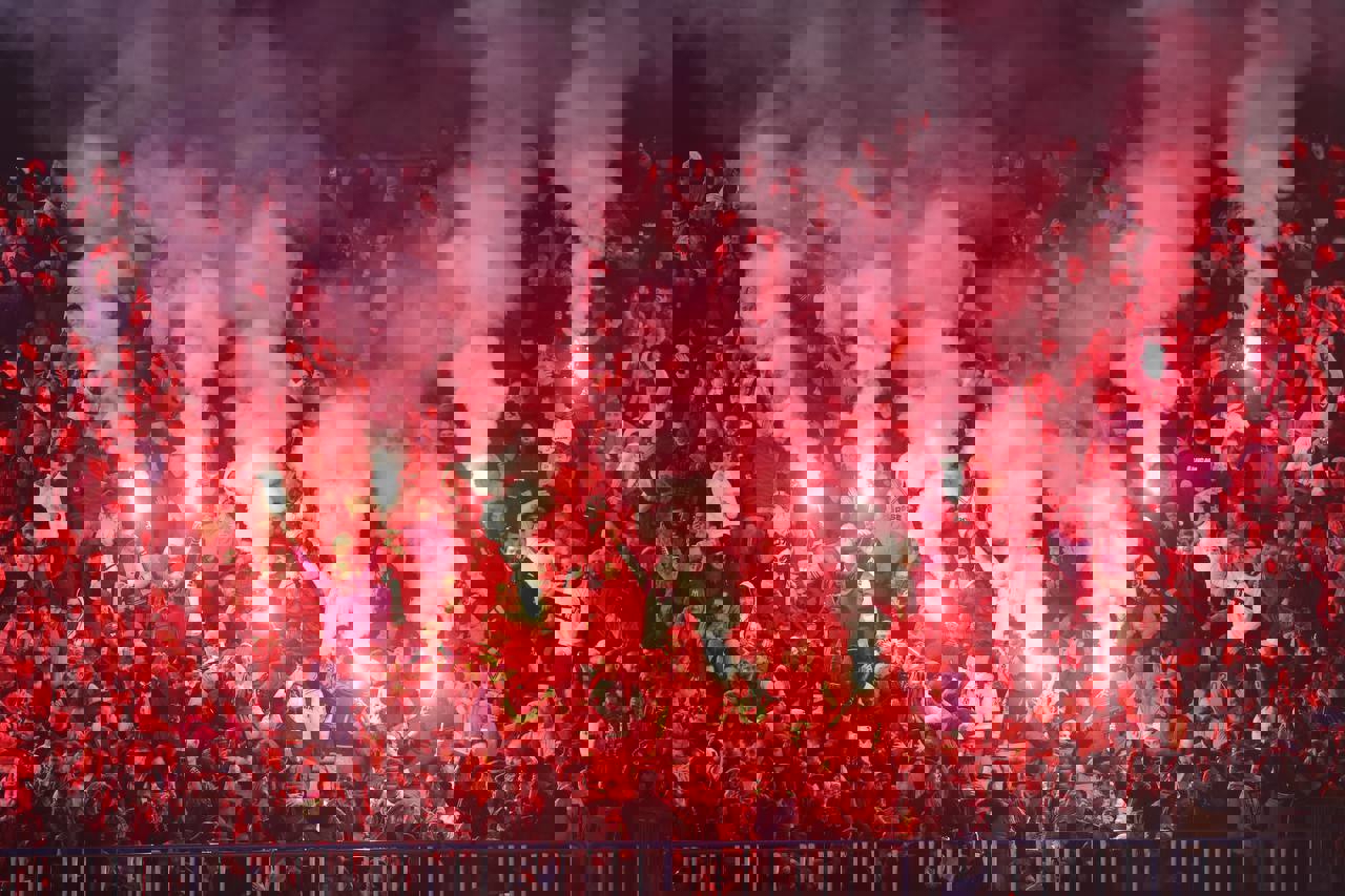 2121571