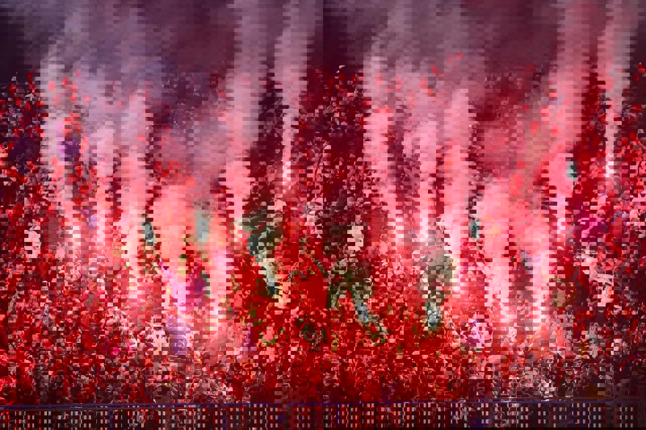 2121572