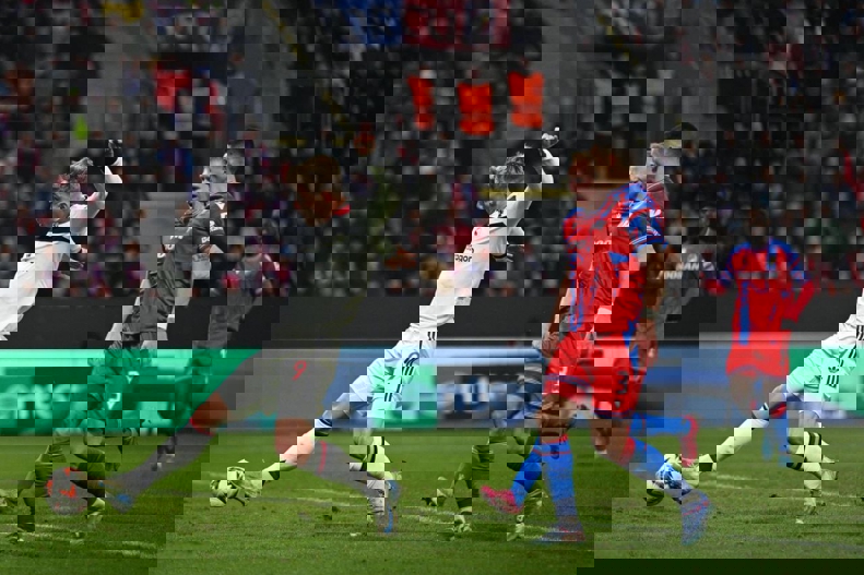 پلژن 1-2 یونایتد: کامبک شیاطین به رهبری هویلوند 6