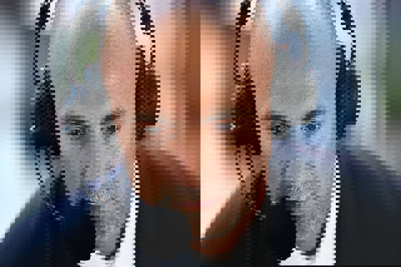2121379