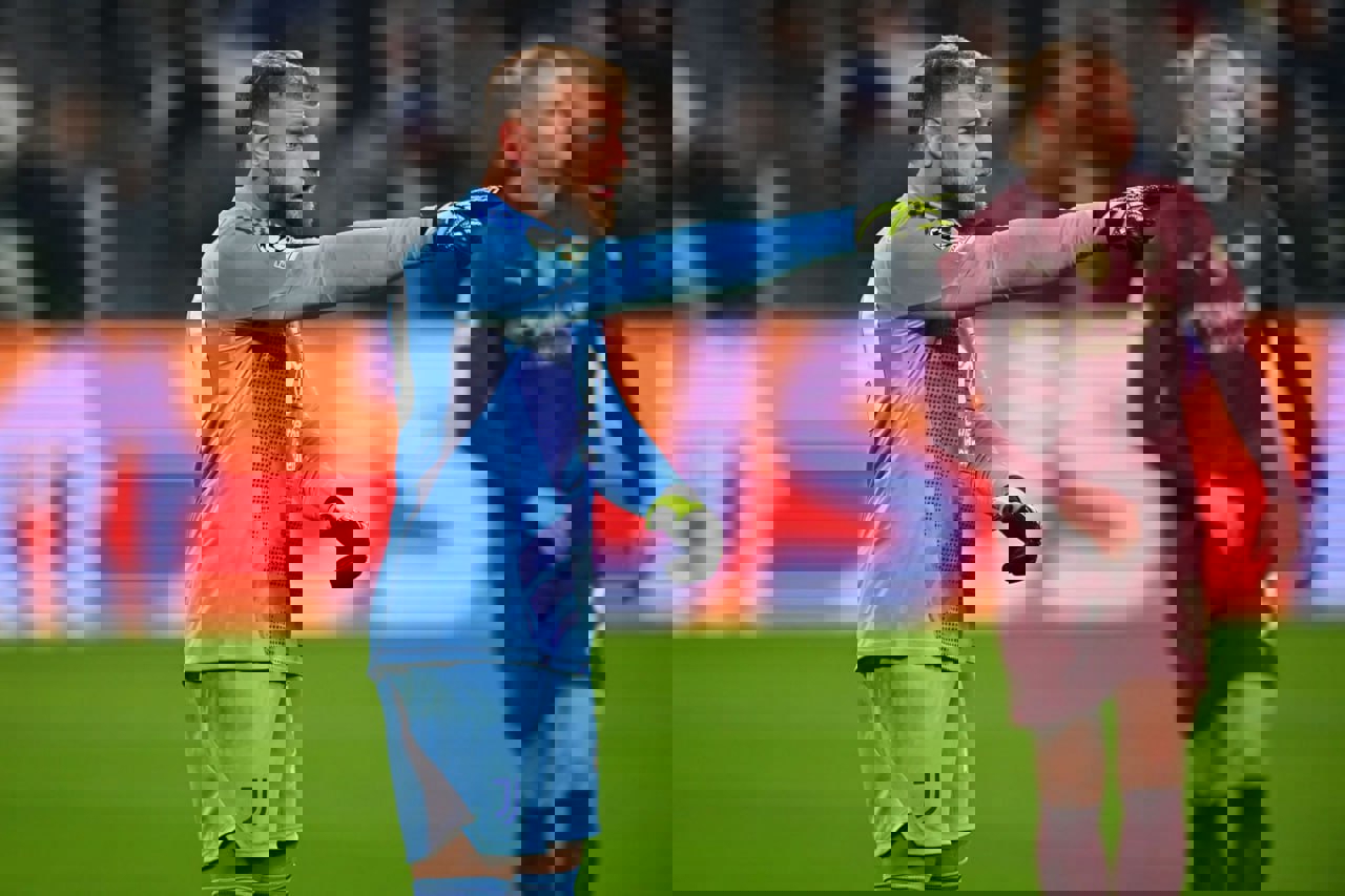 2121389