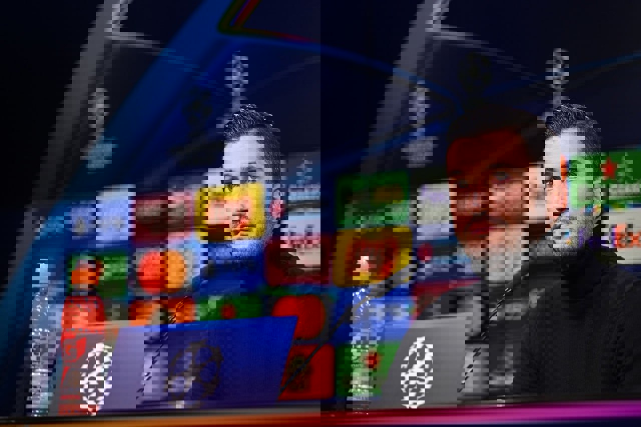 2121403