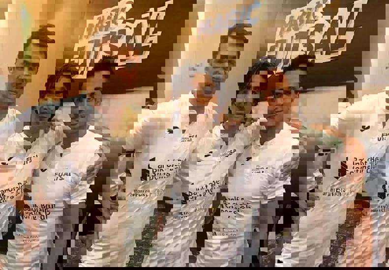 2121561