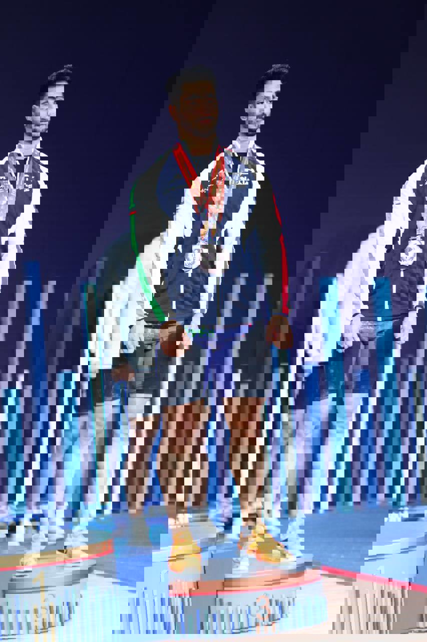2121738