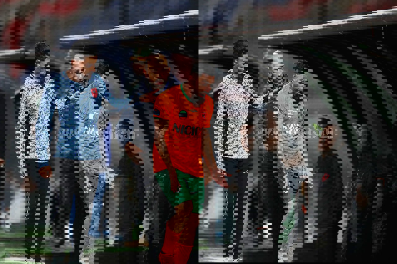 2121863