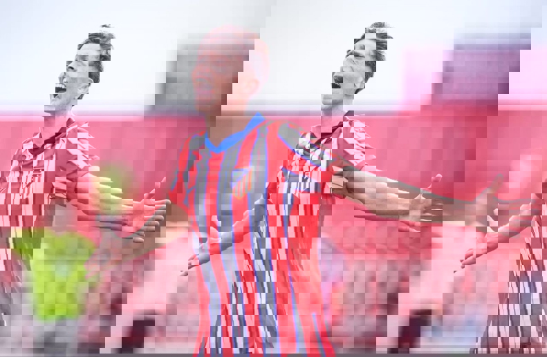 2121904