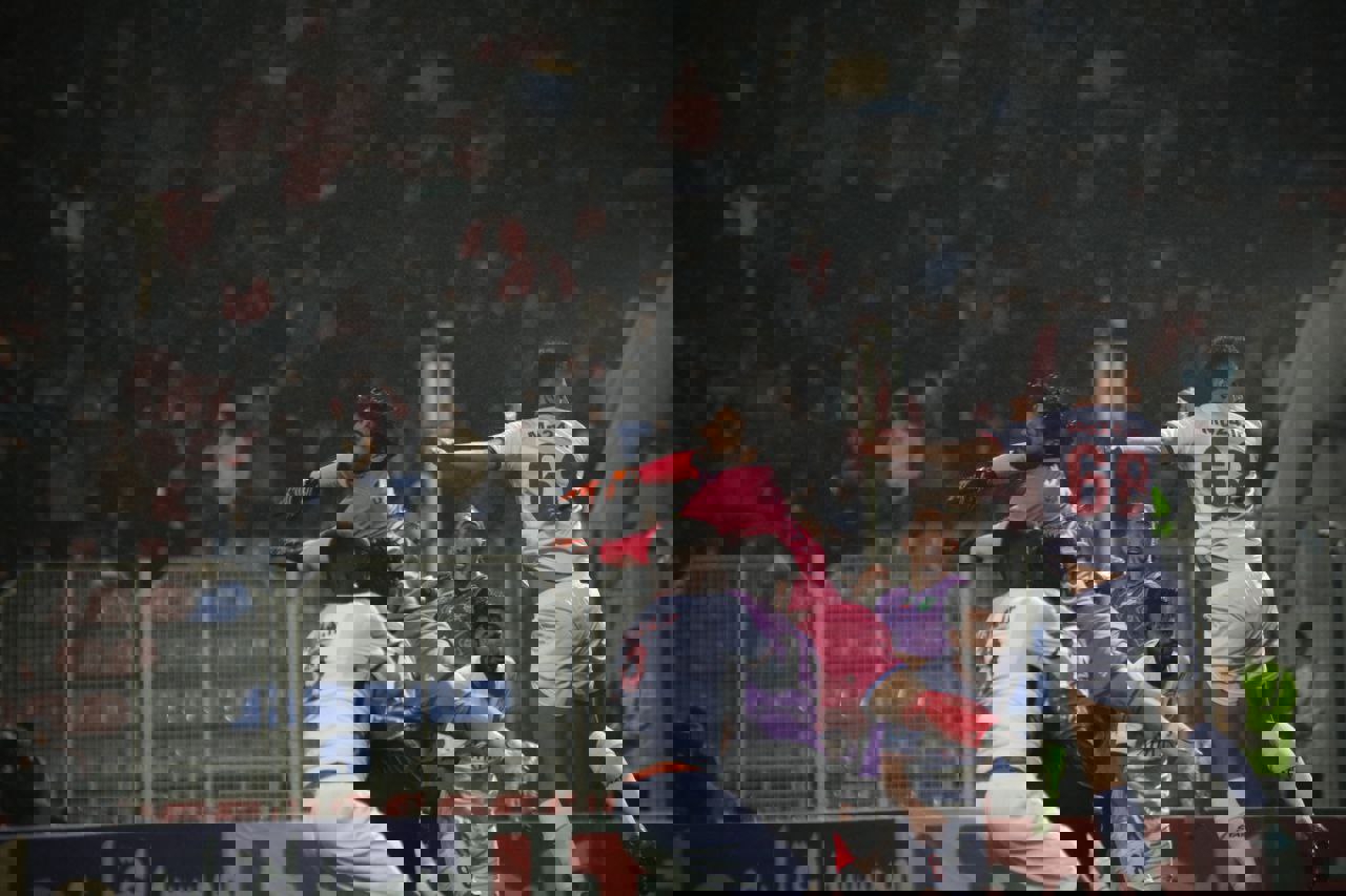 2121843