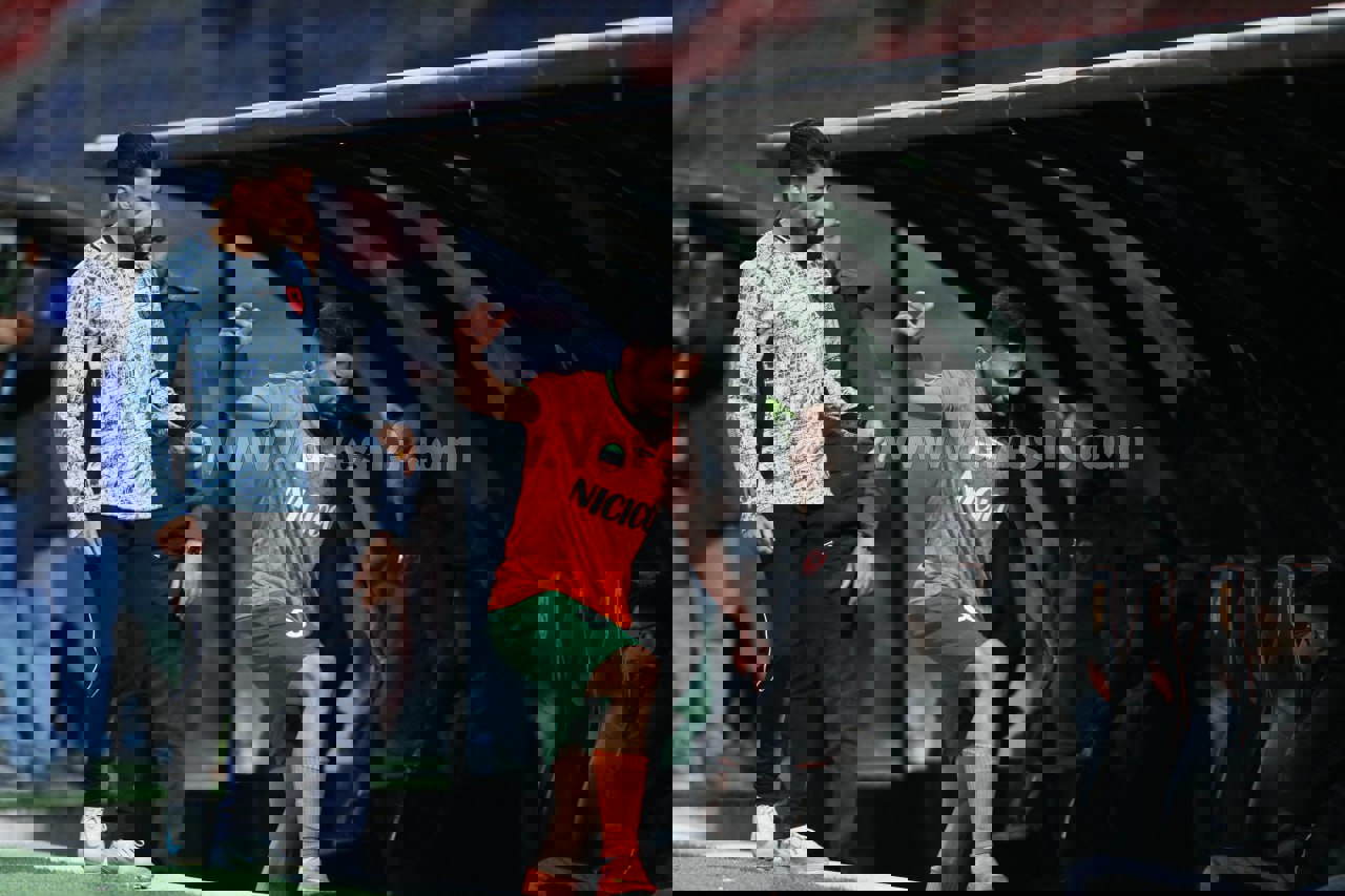 2121860