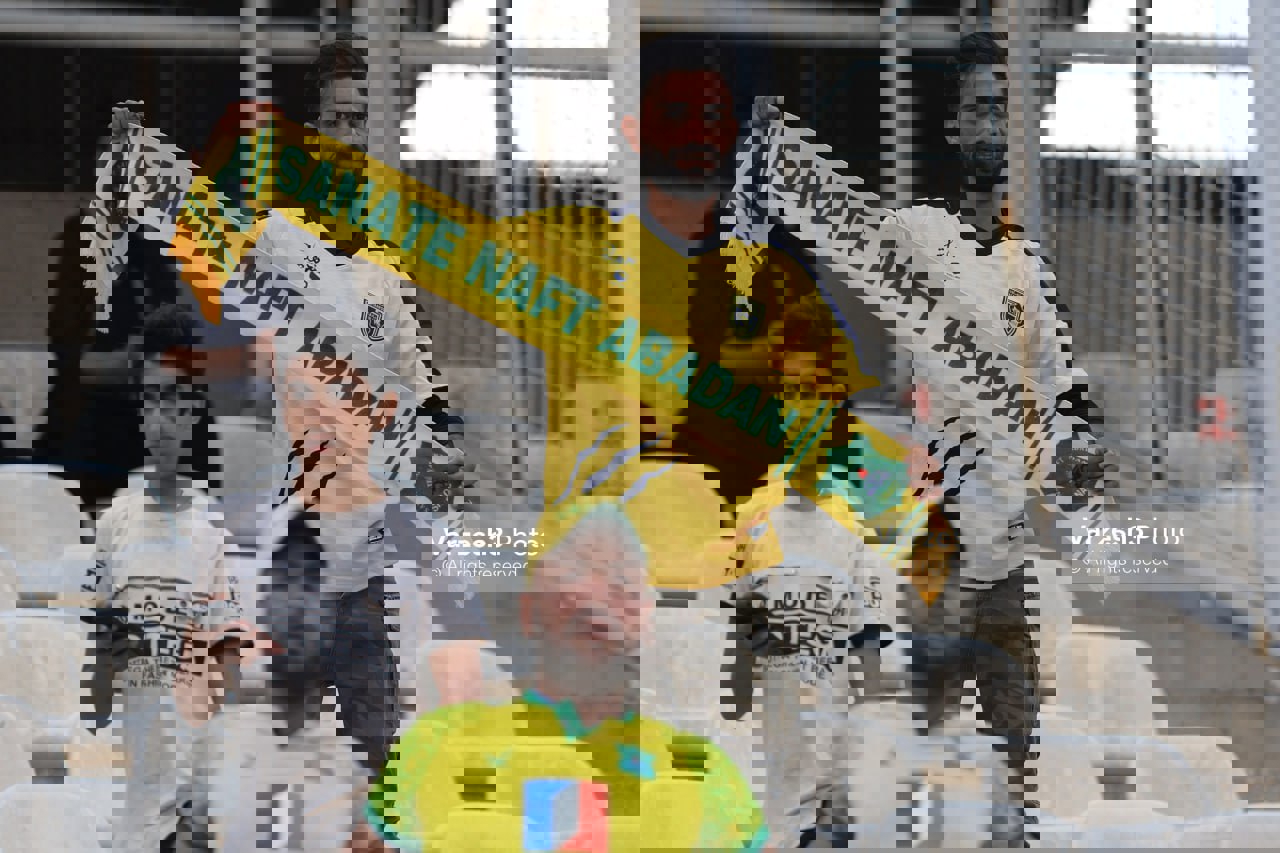 2122385