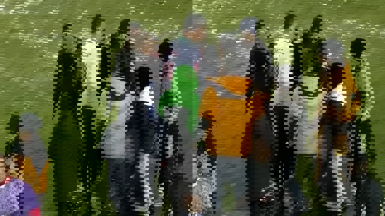 2122563