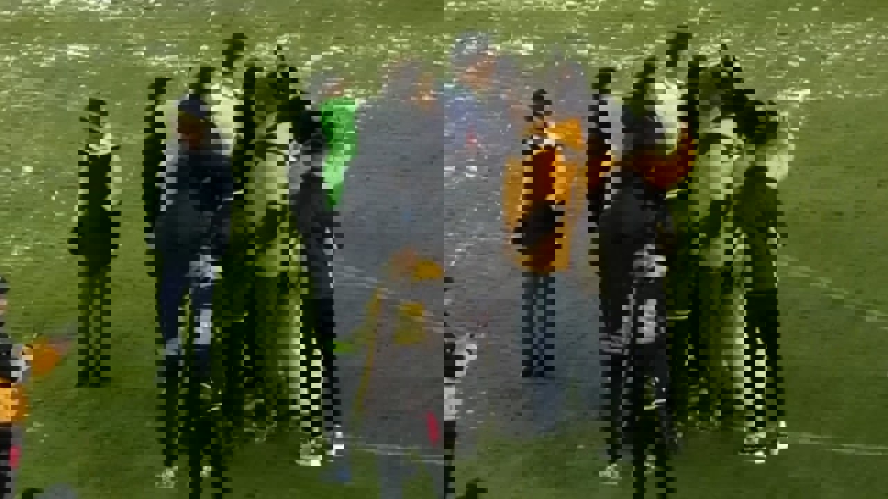 2122562