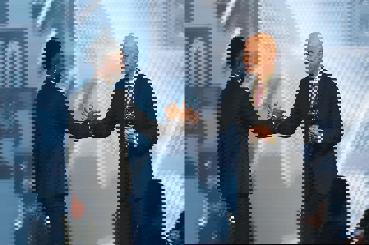 2123667
