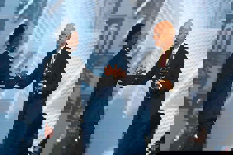 2123667