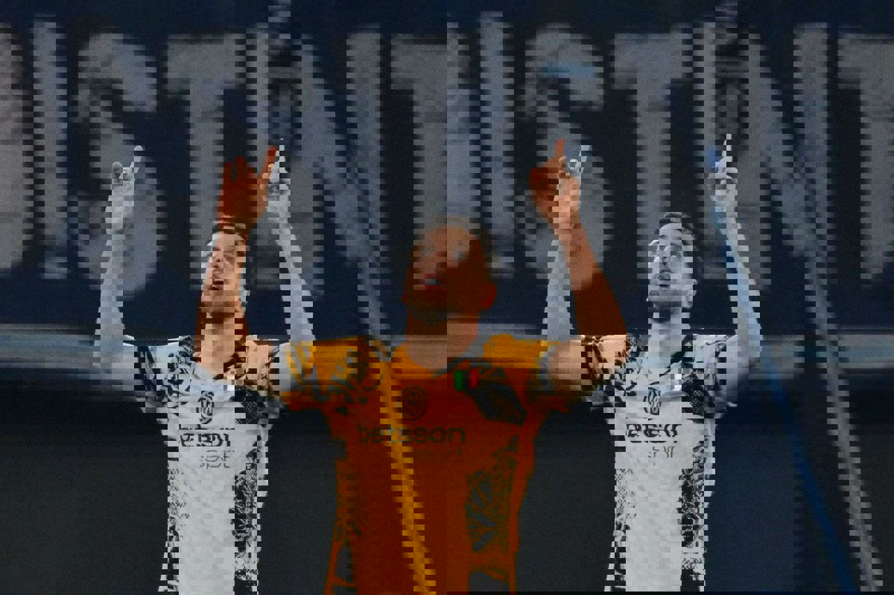 2123279