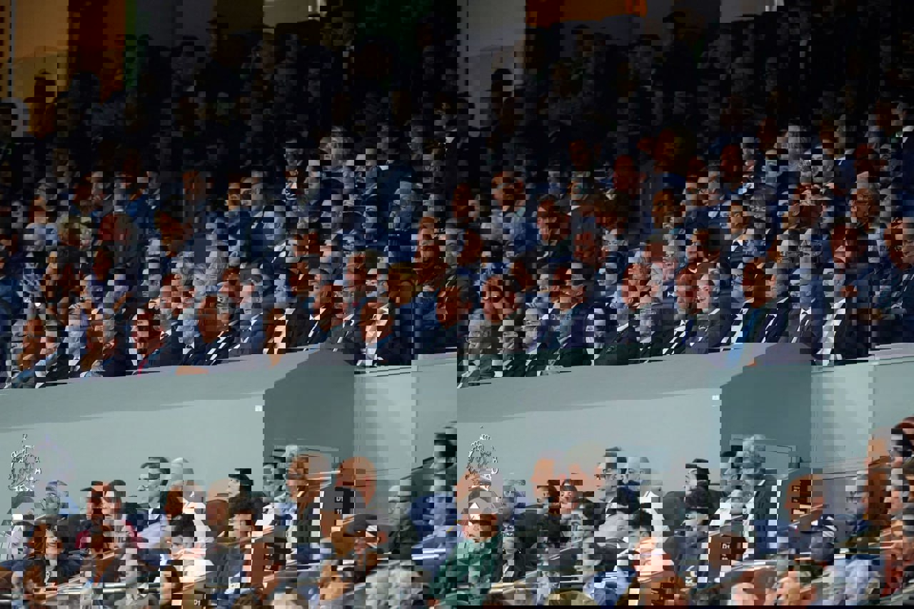 2123381