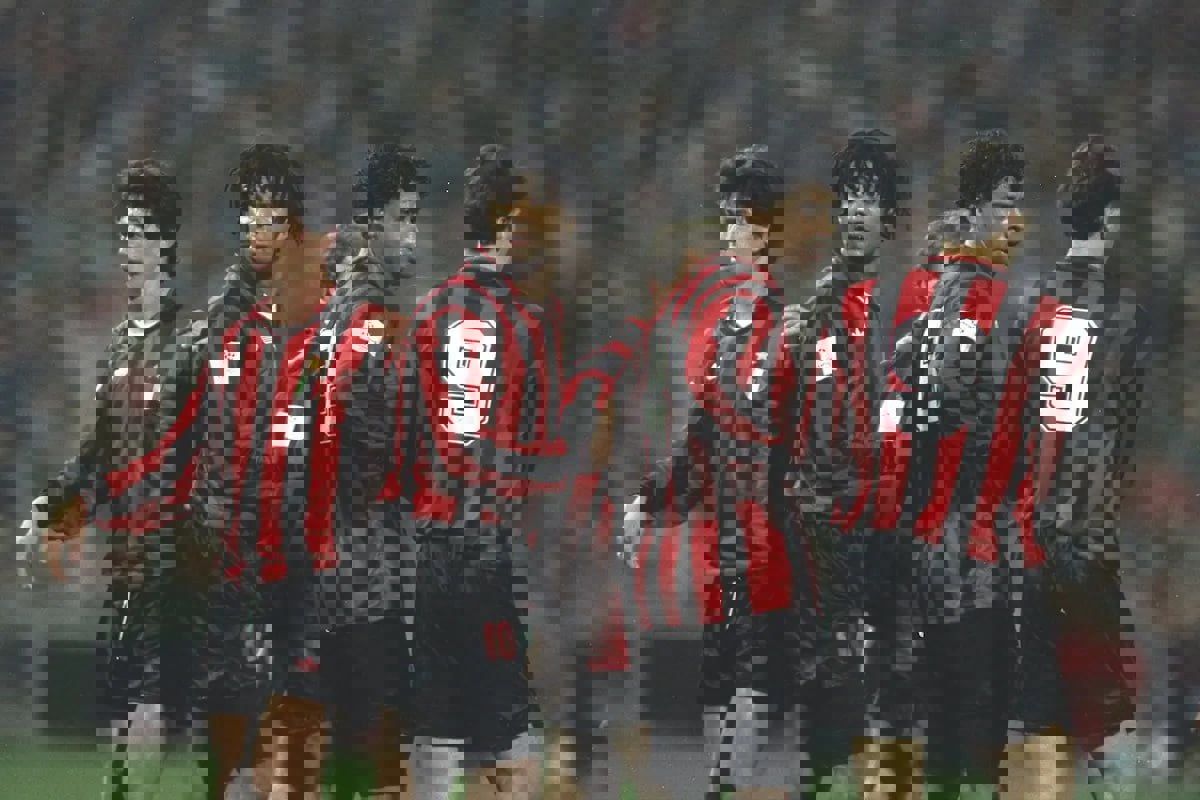 2123483