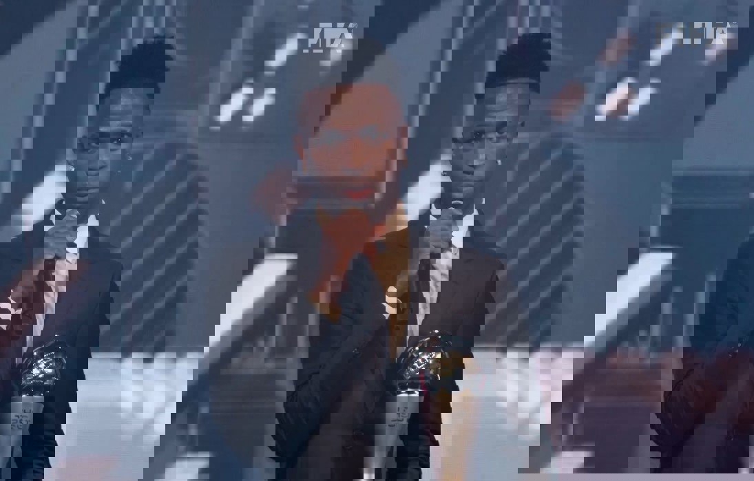 2123605