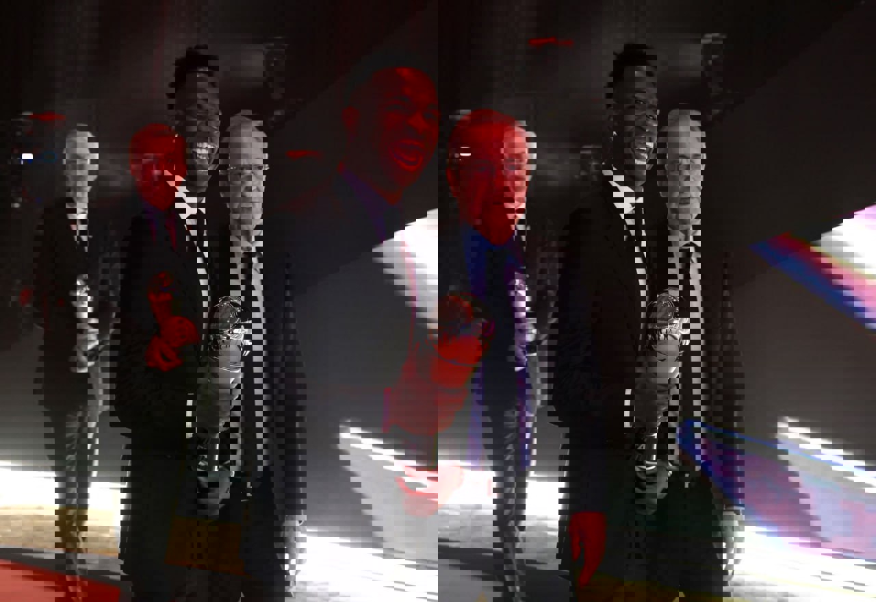 2123872