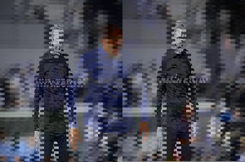 2123833