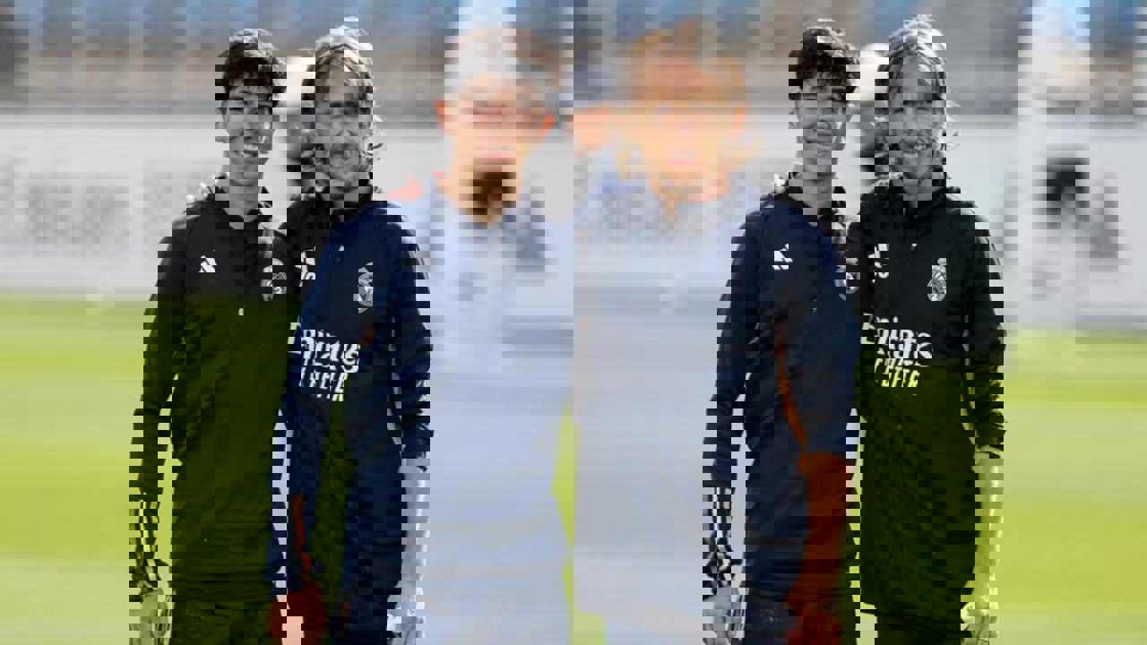 2123879