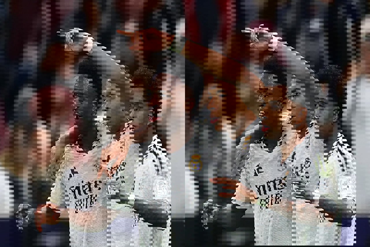 2123976