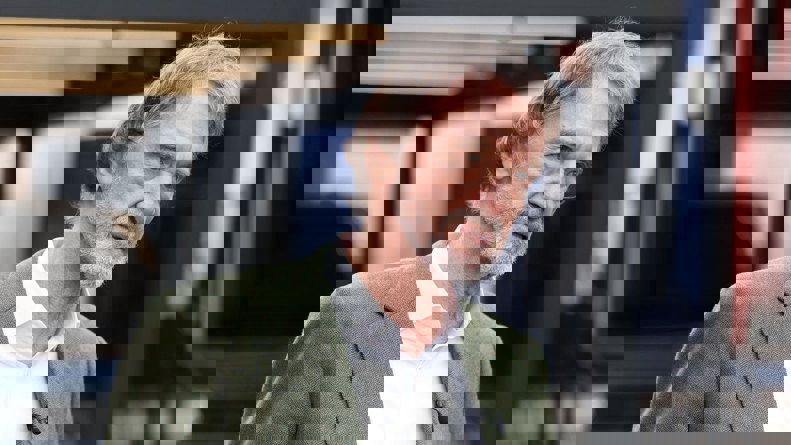 2124296