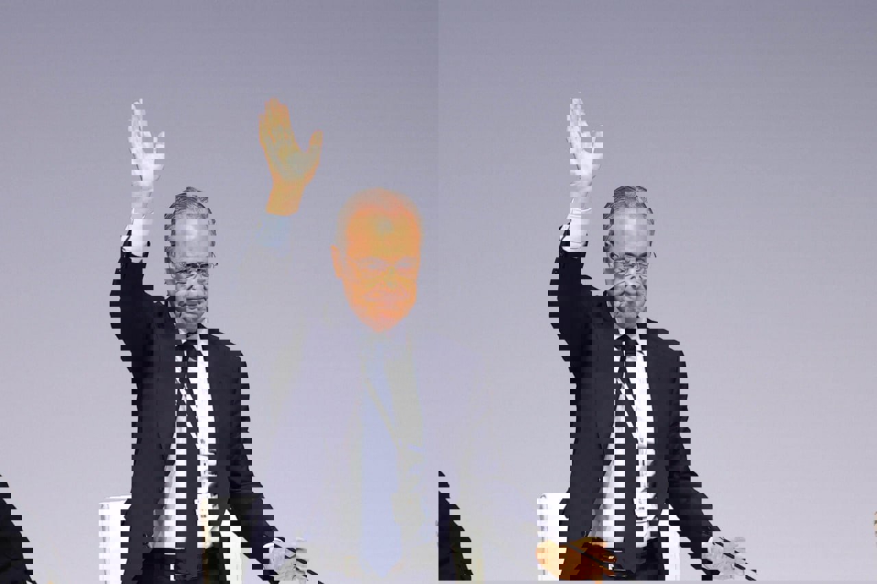 2124408