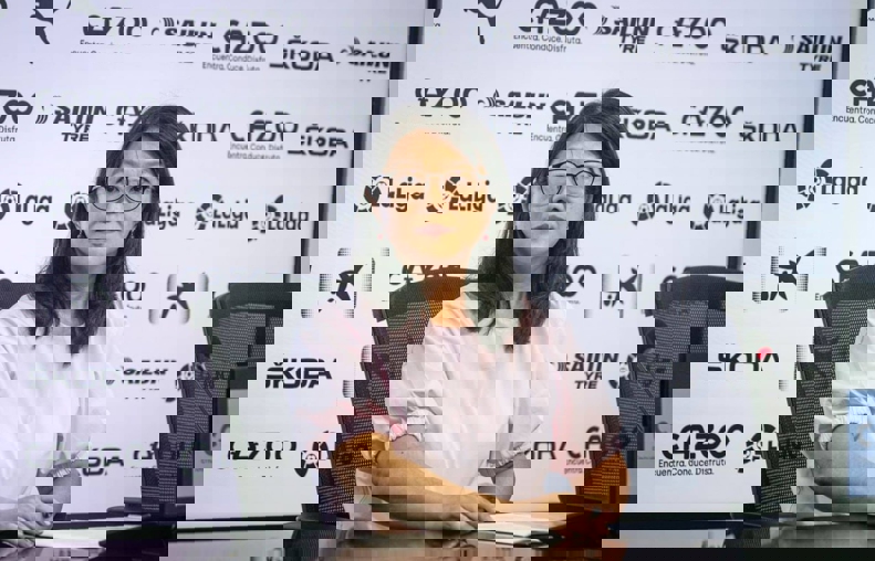 2124402