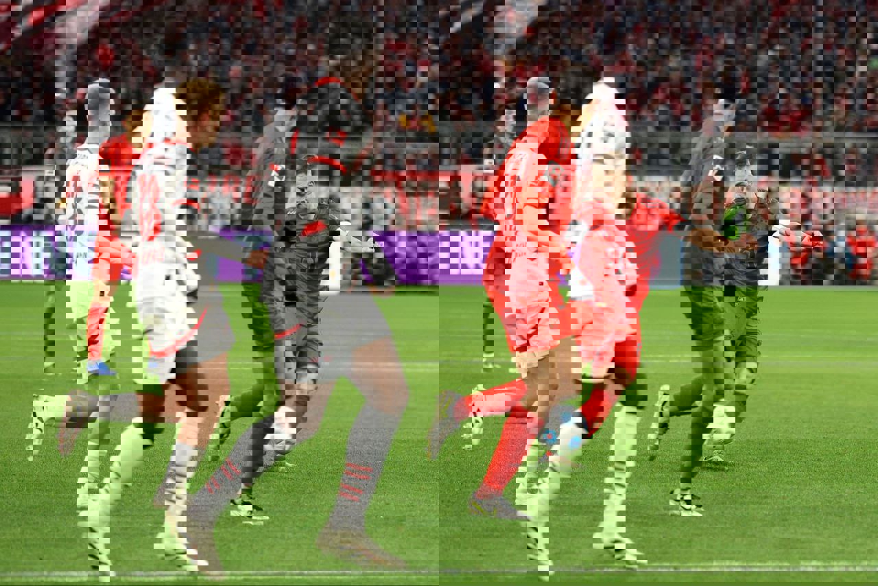 2124878