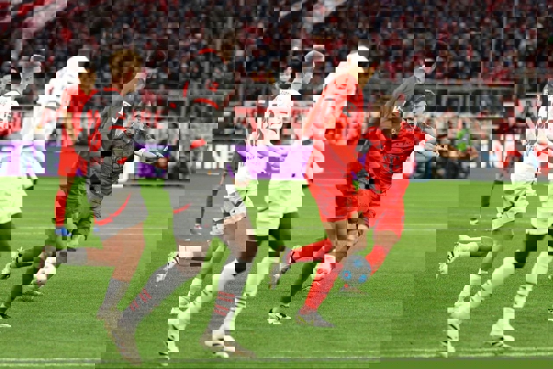 2124878