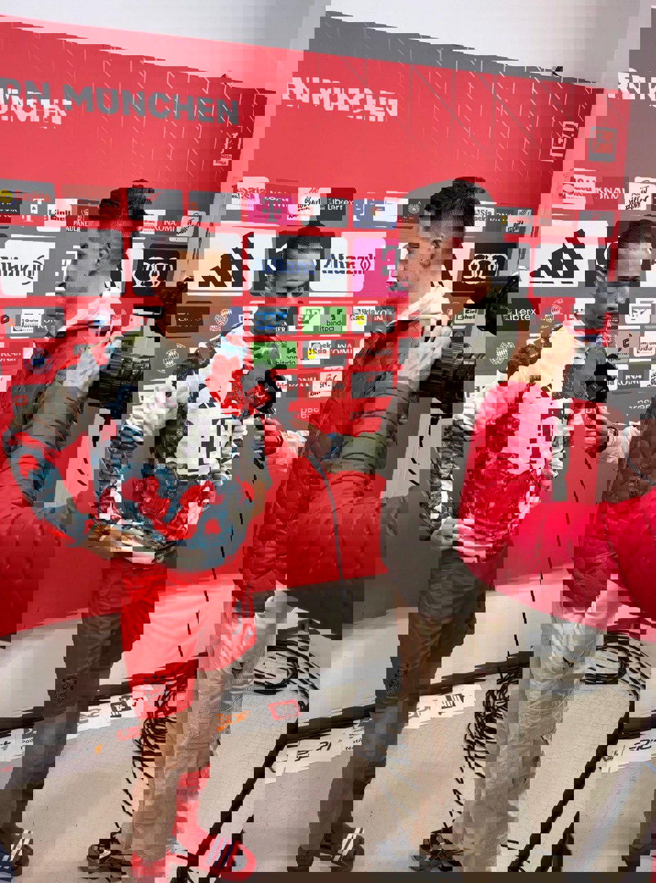 2124896