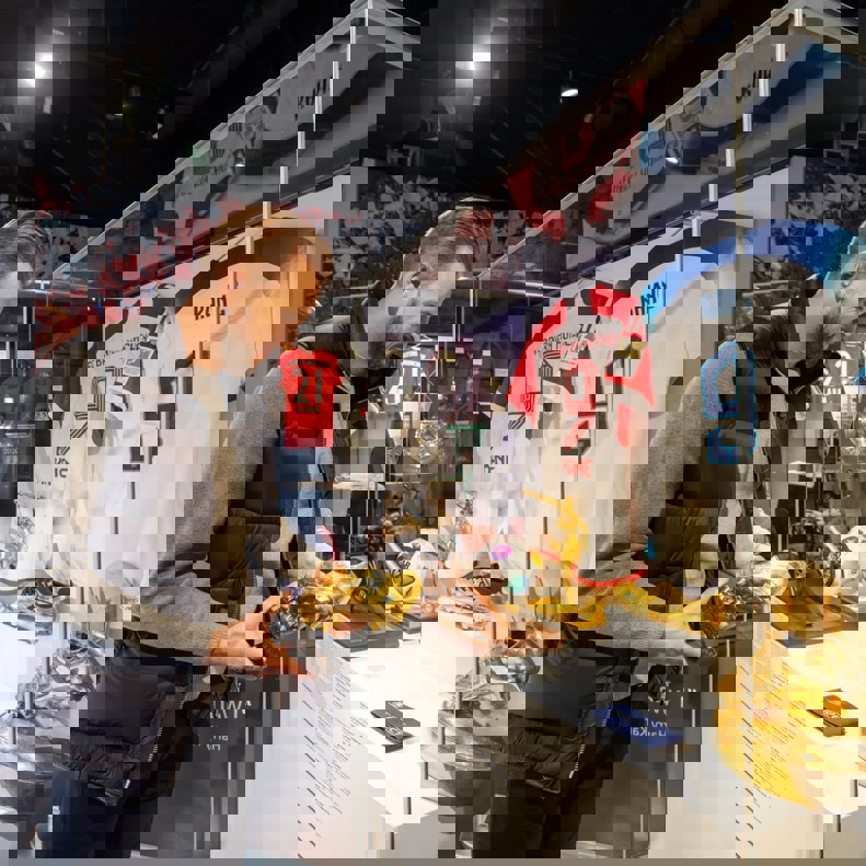 2125998