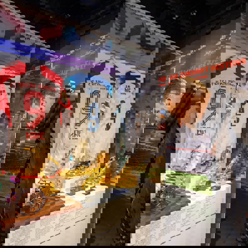 2125997