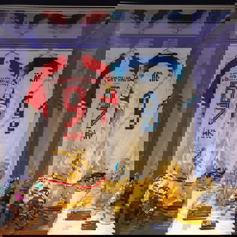 2125996