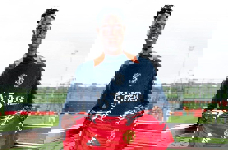 2127605