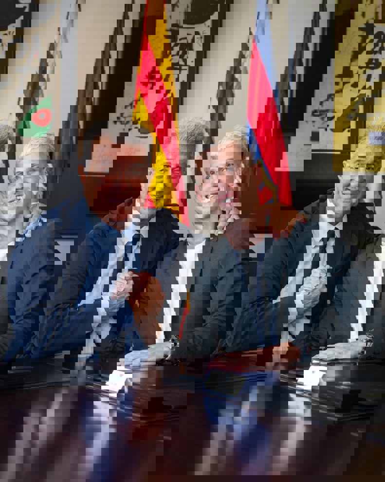 2127913